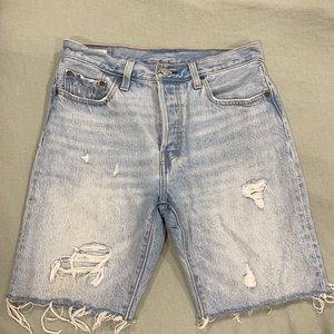 Levi’s Light Denim distressed shorts